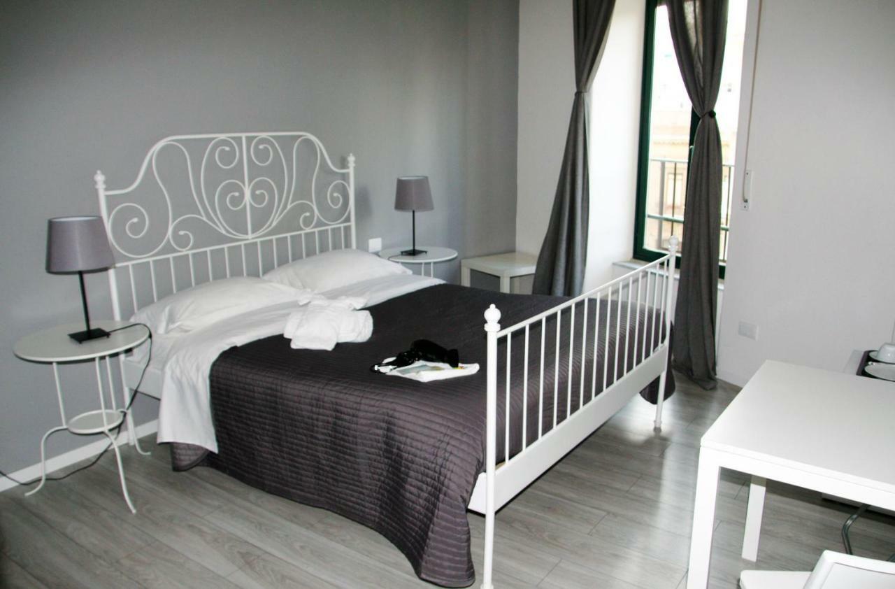 Del Toscano Home คาตาเนีย ภายนอก รูปภาพ